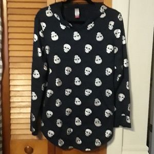 Hooded top with kangaroo pockets